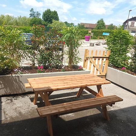 Gite 4 Personnes Proche Des Cascades Du Herisson Doucier Luaran gambar